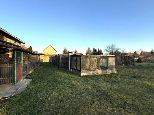 Grundstücksansicht / Gewächshaus  