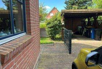 Auffahrt zum Garten und zum Carport