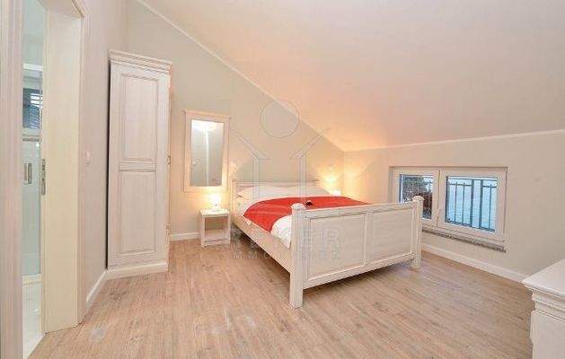 Weiteres geräumiges Schlafzimmer