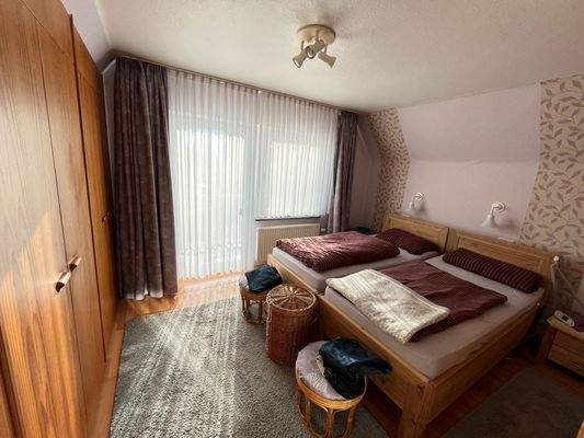 Schlafzimmer (2)