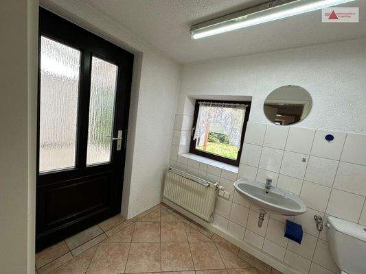 Vorderhaus_EG_WC_HWR_Ausgang Garten