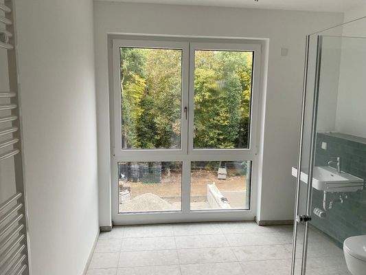 Tageslichtbad mit Walk-In-Dusche