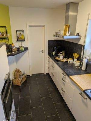 Küche mit Speisekammer