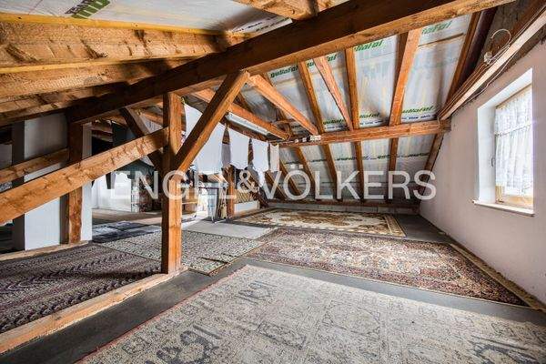 Ca. 86 m² Grundfläche im Dachgeschoss mit Ausbaupotenzial für Dachgauben - Sparrendämmung ca. 2015