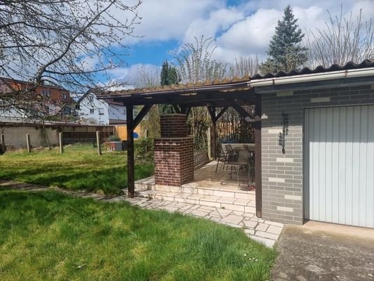 Garage und Freisitz