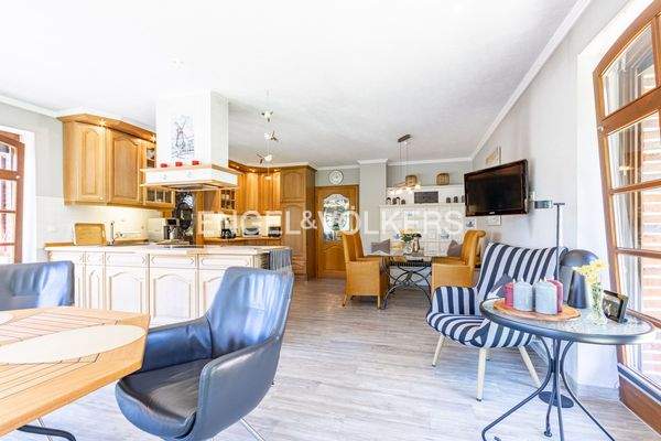 Die Küche mit weiterem Kachelofen