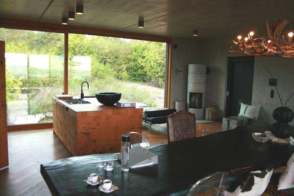 Blick Wohnen/Essen in den Garten