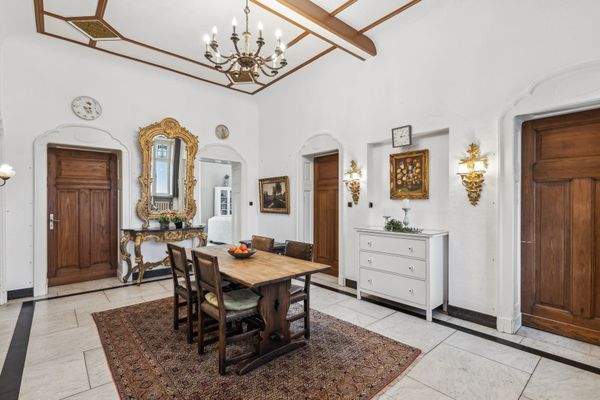 Empfangsdiele mit Essbereich