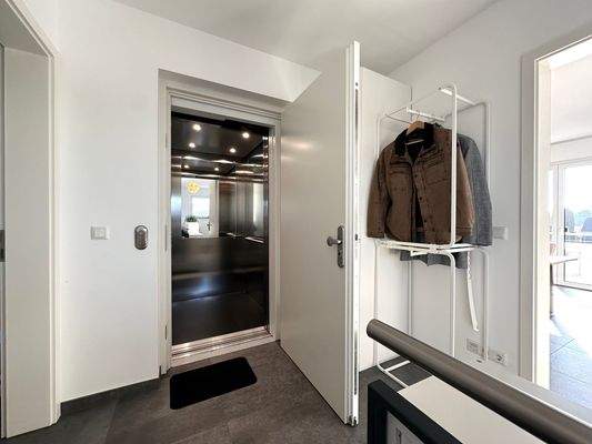 Eingang/Aufzug 