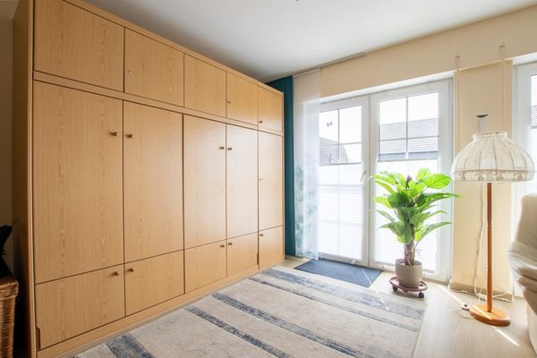 Schrank mit ausklappbarem Bett