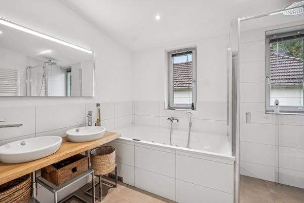 Vollbad mit integriertem Jacuzzi