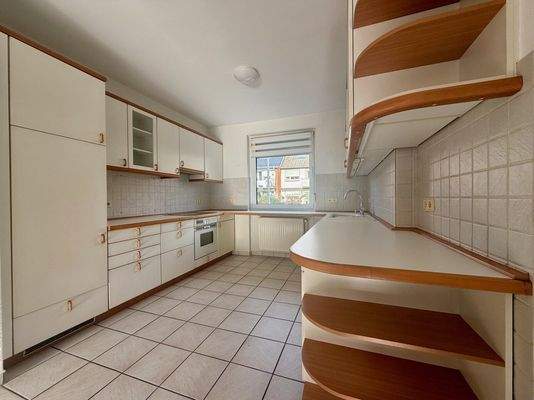 Küche mit Einbauküche