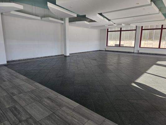 Präsenationsraum 1.jpeg