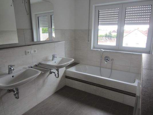 Bad mit Wanne