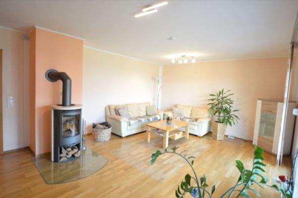 Wohnzimmer mit Kamin