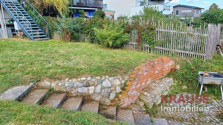 Garten mit Feuerstelle