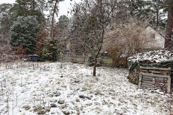 Blick vom Grundstück zur Straße
