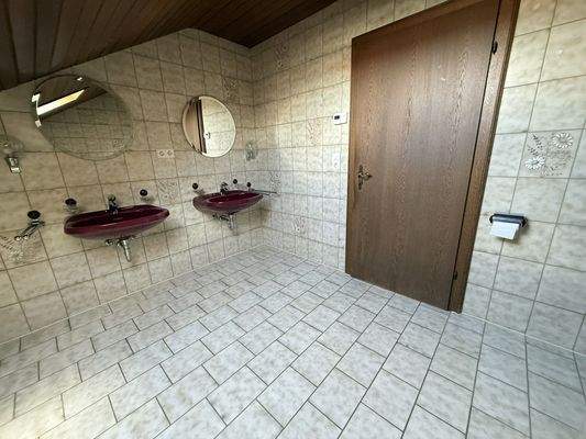 und Doppelwaschbecken