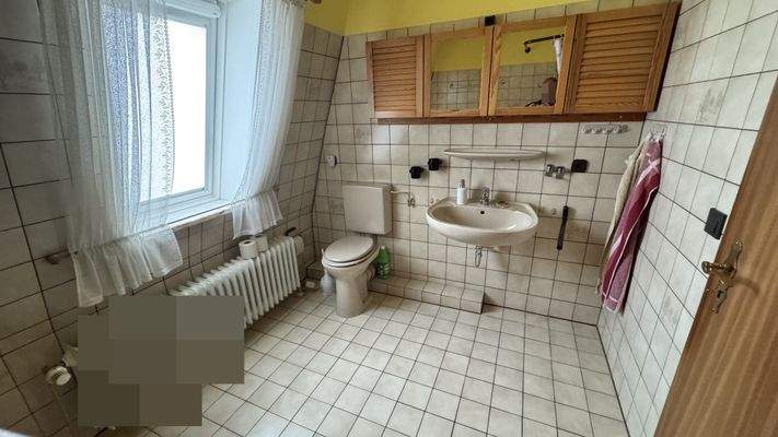 24938861_1-Bad 2.jpg