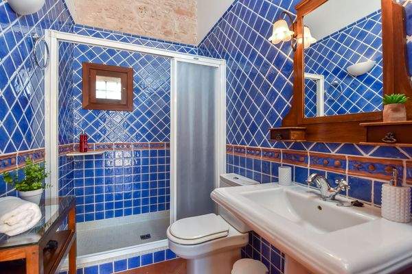 Eines von 4 Badezimmern