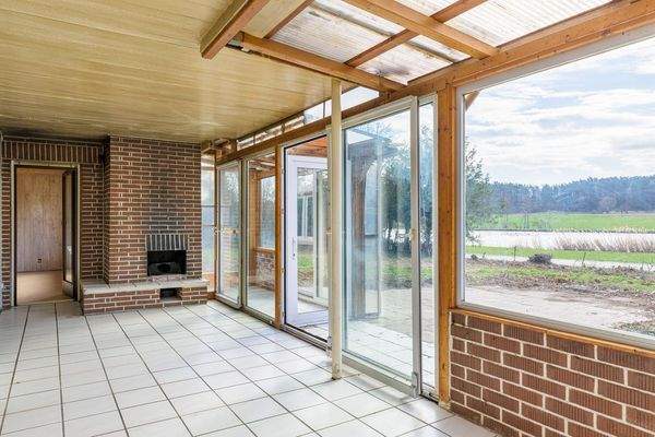 Wintergarten mit offenem Kamin im Souterrain