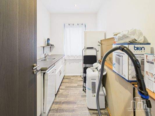 CAM02839G0-PR0330-STILL008