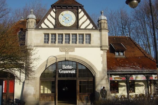 Umgebung S - Bahnhof. Grunewald