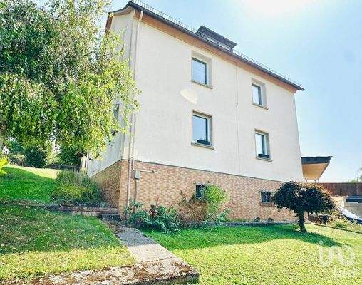 Straßenansicht der Hausfassade