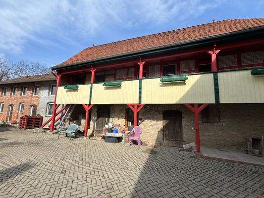 Nachbargebäude mit Ausbaureserve 