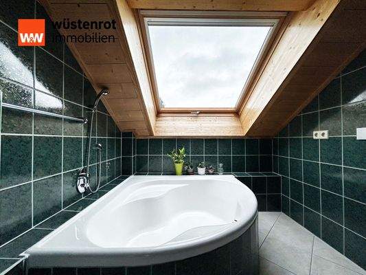 Badezimmer: Baden mit Blick in den Himmel – still, warm und ganz privat