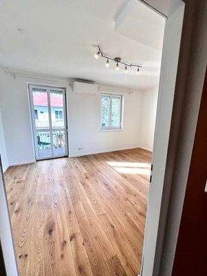 Wohnzimmer- Blick zur Terrasse