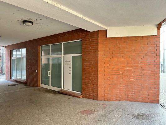 1. Eingang zum Ladenlokal (EG)