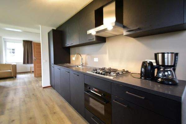 ferienhaus-kaufen-ferienresort-cochem-cochem-niederlande-moderne-kuche-mit-sitzecke-2025