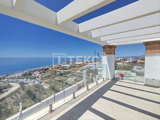 Sea View Houses with Communal Pool in Torrox