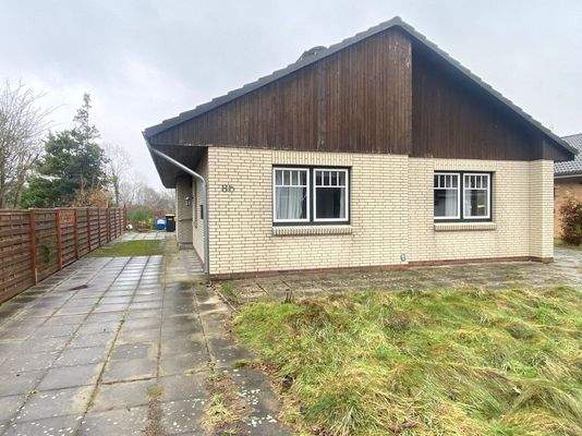 Außenansicht und Auffahrt 