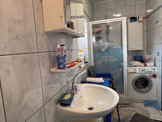 Badezimmer mit Dusche