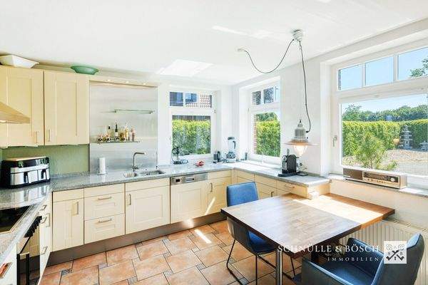 Ihre neue Küche mit Blick auf den Hof