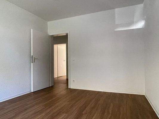 Leeres Zimmer mit Holzboden