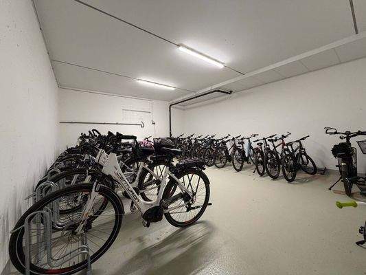 Ein sicherer und großzügiger Fahrradraum