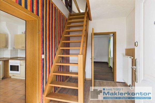 Diele mit Treppe zum OG