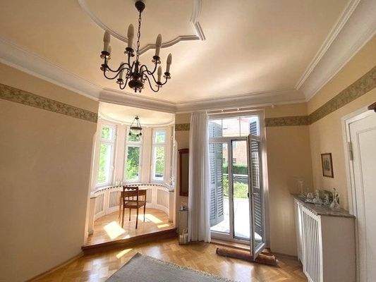 Turmzimmer mit Zugang zur Terrasse