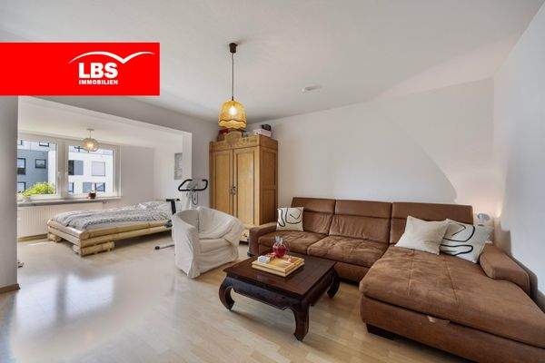 OG: Wohn-/Schlafzimmer