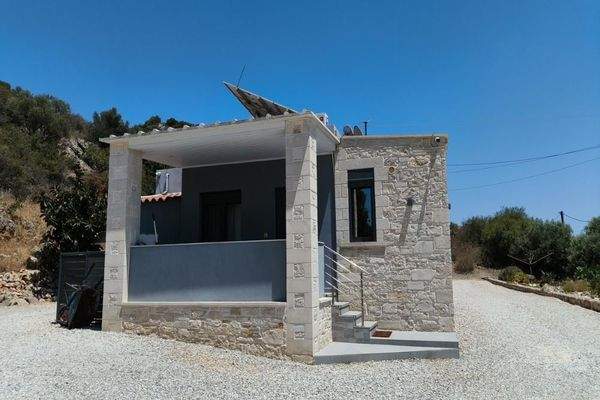 Kreta, Kalamitsi Amigdali: Charmantes kretisches Haus mit privatem Olivenhain und Bergblick zu verkaufen