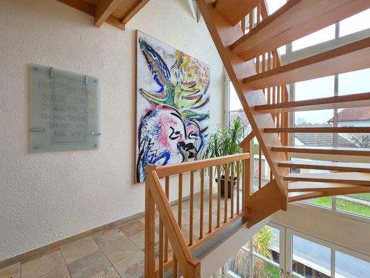 Lichtdurchflutetes Treppenhaus