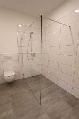 große Partnerdusche - ebenerdig