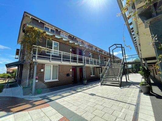 Zugänge zu den Erd- und Obergeschosswohnungen 