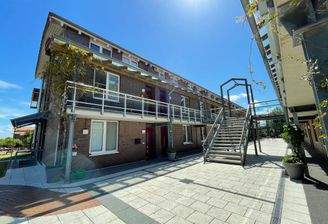 Zugänge zu den Erd- und Obergeschosswohnungen 