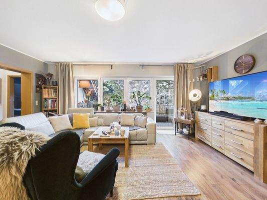 Großes, helles Wohnzimmer WHG OG