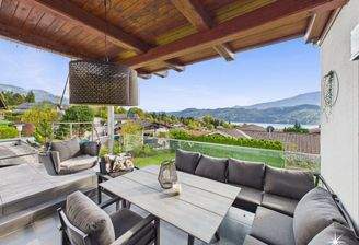 Süd-Terrasse mit Blick auf den See.