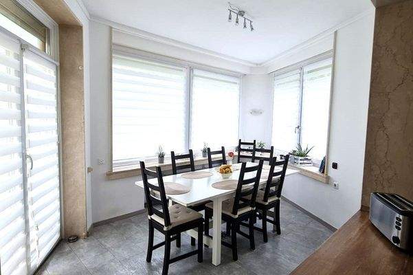 Große Wohnung Erdgeschoss